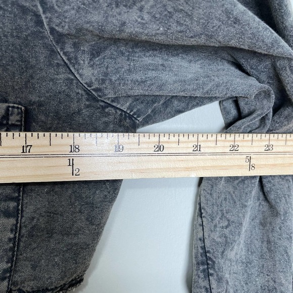 NWT Urban Outfitters Cropped Denim Look Backless Long Sleeve Button Up Shirt S - Picture 4 of 5